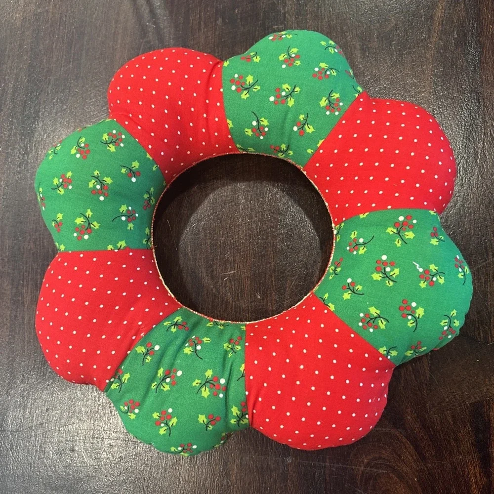 Vintage 1970's Fabric Stuffed Holiday Handmade Christmas Wreath Folk Art EUC